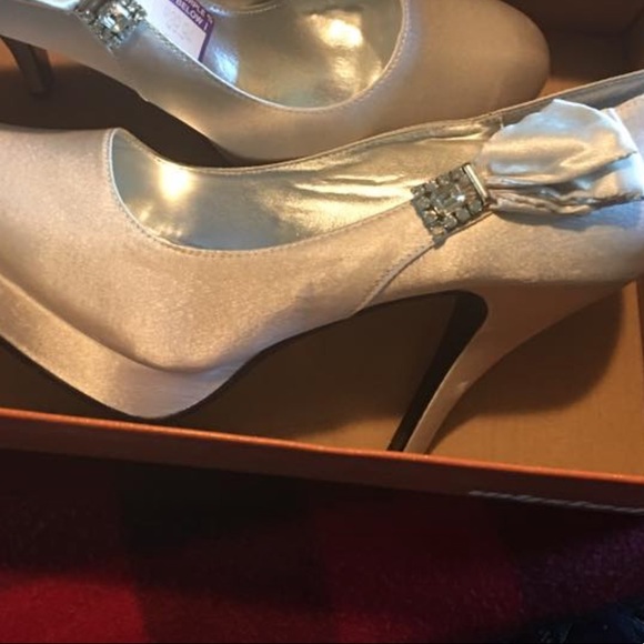 Silver Satin, Brand New Unlisted Heels - Picture 2 of 5